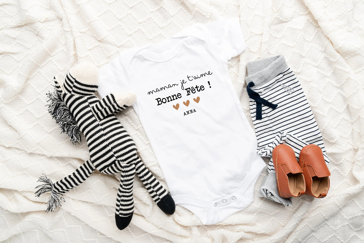 Lebonshirt® Body Bébé Personnalisé 100% Coton Bio - Maman, Je T'aime, Bonne Fête - L130522S29 Blanc