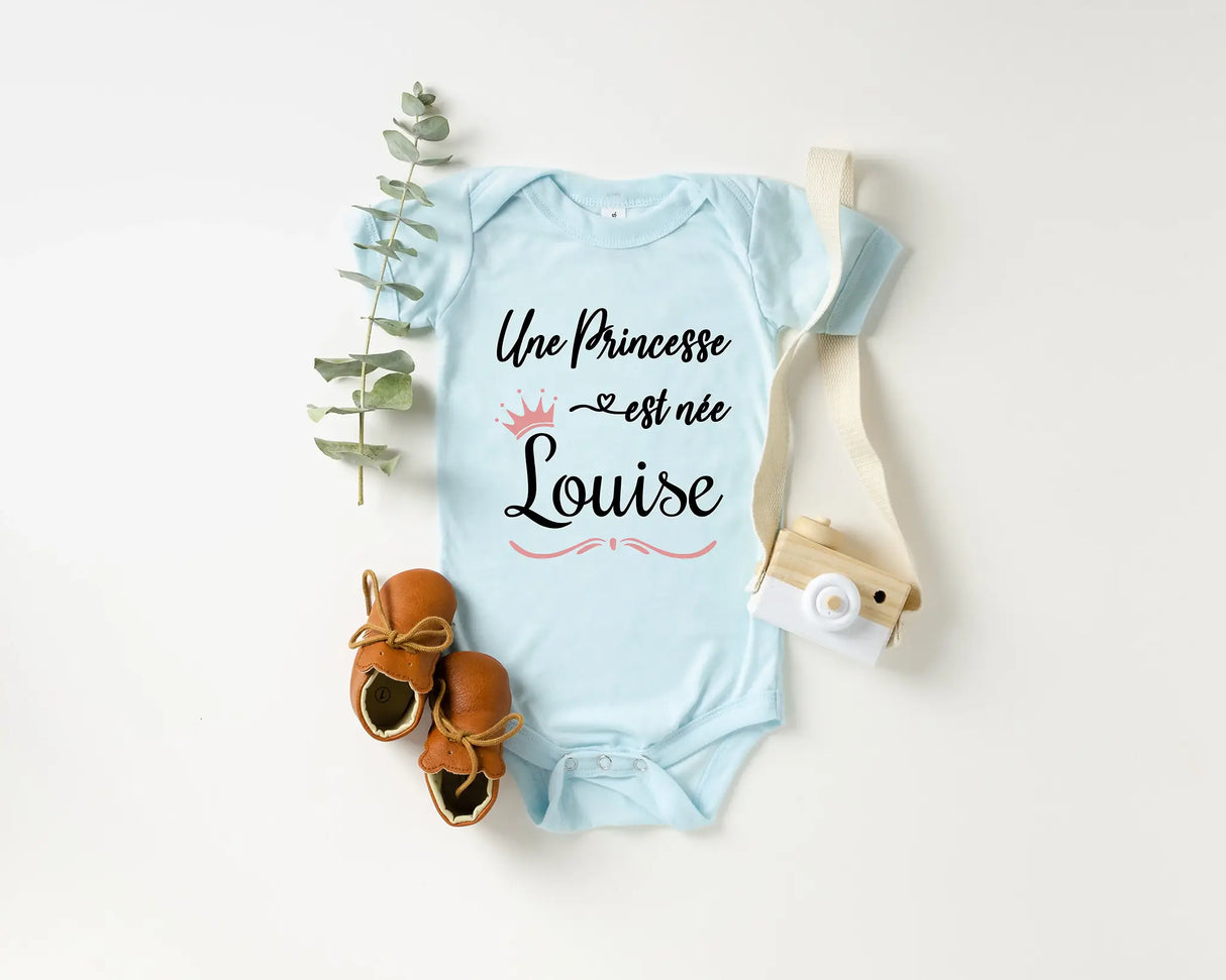 Lebonshirt Body Bébé Personnaliser 100% Coton BIO - Une Princesse Est Née - L020622S15 Bleu