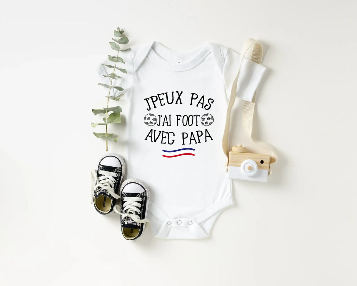 Lebonshirt Body Bébé Premium - J'Peux Pas, J'ai Foot Avec Papa - L020622S31 Blanc