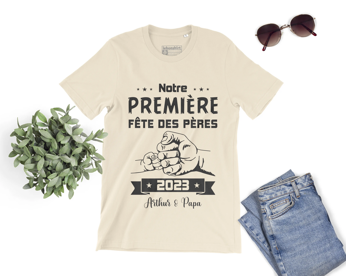 Lebonshirt® T-shirt Premium Homme Coton Bio - Notre Première Fête Des Pères 2024, Cadeau Personnalisé Nouveau Papa - L240522S23