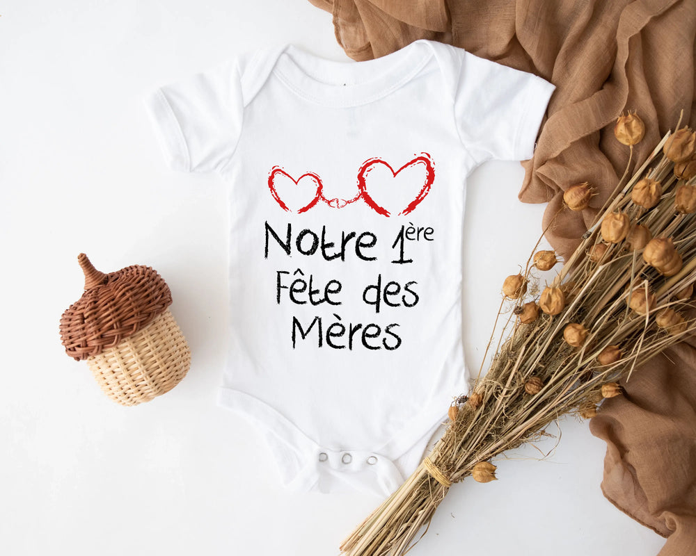 Lebonshirt® Body Bébé 100% Coton Bio - Notre 1ère Fête Des Mères, Cadeau Nouveau Né - L060522S24