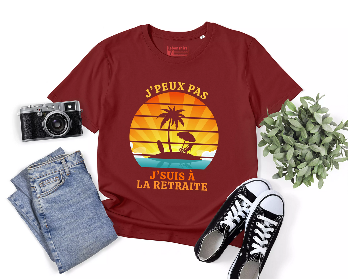 Lebonshirt® T-shirt Premium Homme 100% Coton Bio - J'peux Pas J'suis À La Retraite - Cadeau Retraite Humour Papy, Retraité 2023 - L270423S24 - Bordeaux