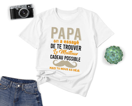 Lebonshirt® T-shirt Premium Homme 100% Coton Bio - Papa, On A Essayé De Te Trouver Le Meilleur Cadeau Possible Mais Tu Nous As Déjà - L270422S16 Blanc