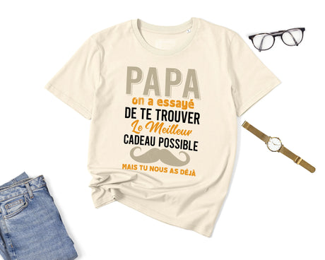 Lebonshirt® T-shirt Premium Homme 100% Coton Bio - Papa, On A Essayé De Te Trouver Le Meilleur Cadeau Possible Mais Tu Nous As Déjà - L270422S16 Naturel