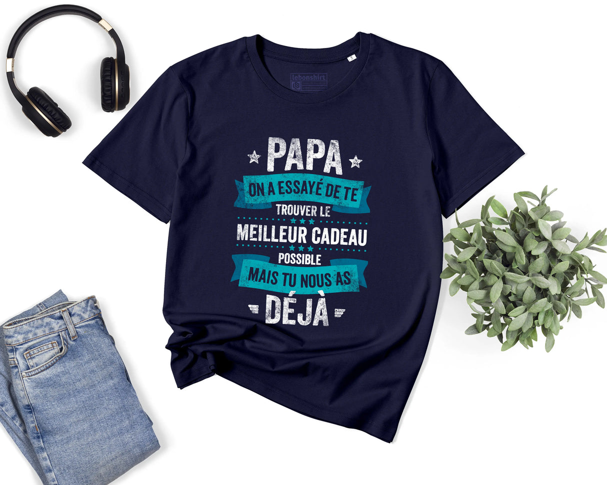 Lebonshirt® T-shirt Premium Homme Coton Bio - Papa, On A Essayé De Te Trouver Le Meilleur Cadeau Possible Mais Tu Nous As Déjà - L240222S01 Marine