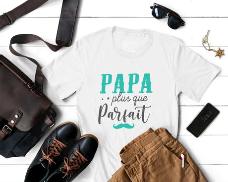 Lebonshirt® T-shirt Premium Homme Coton Bio - Papa Plus Que Parfait, Cadeau Idéal Fête Des Pères - L130522S18 Blanc