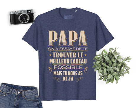 Lebonshirt® T-shirt Premium Homme Coton Bio - Papa, On A Essayé De Te Trouver Le Meilleur Cadeau Possible, Mais Tu Nous As Déjà - L010122S01 Indigo